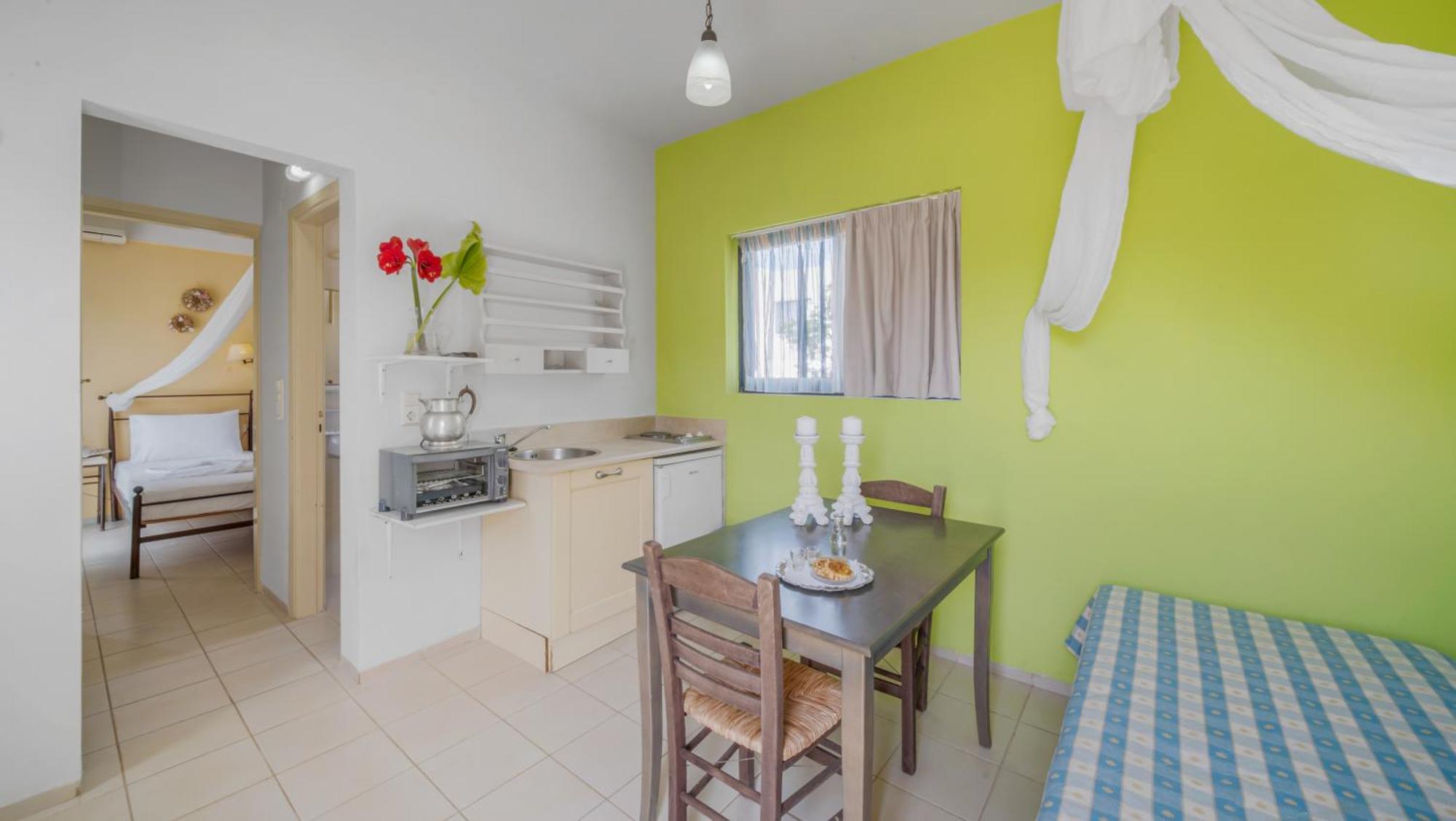 ماليا Golden Bay Hotel Apartments الغرفة الصورة